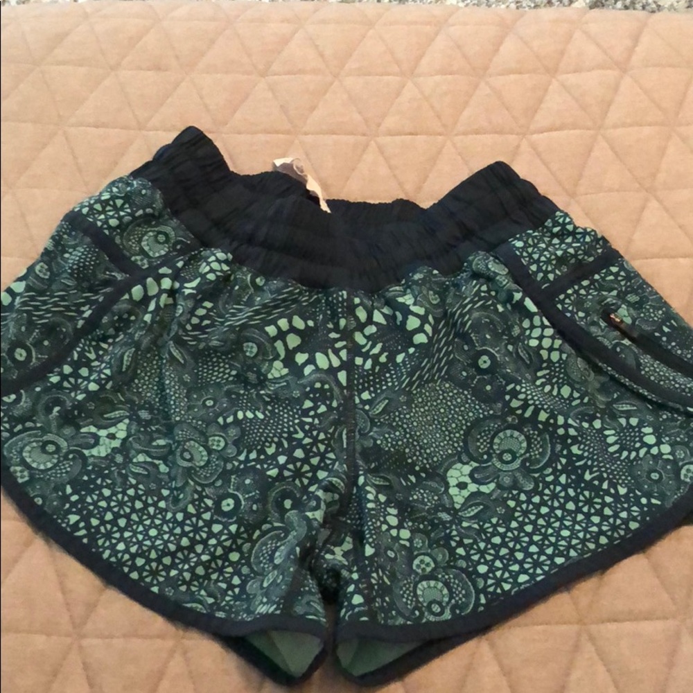 Lululemon tracker shorts